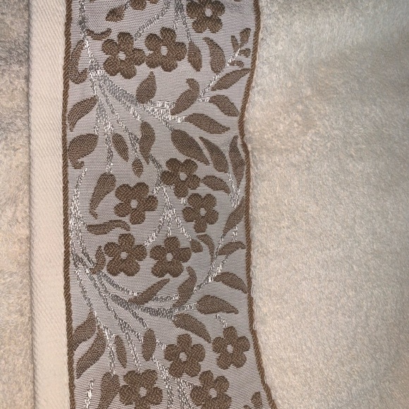 HYGGE Bath Towel - Picture 2 of 8